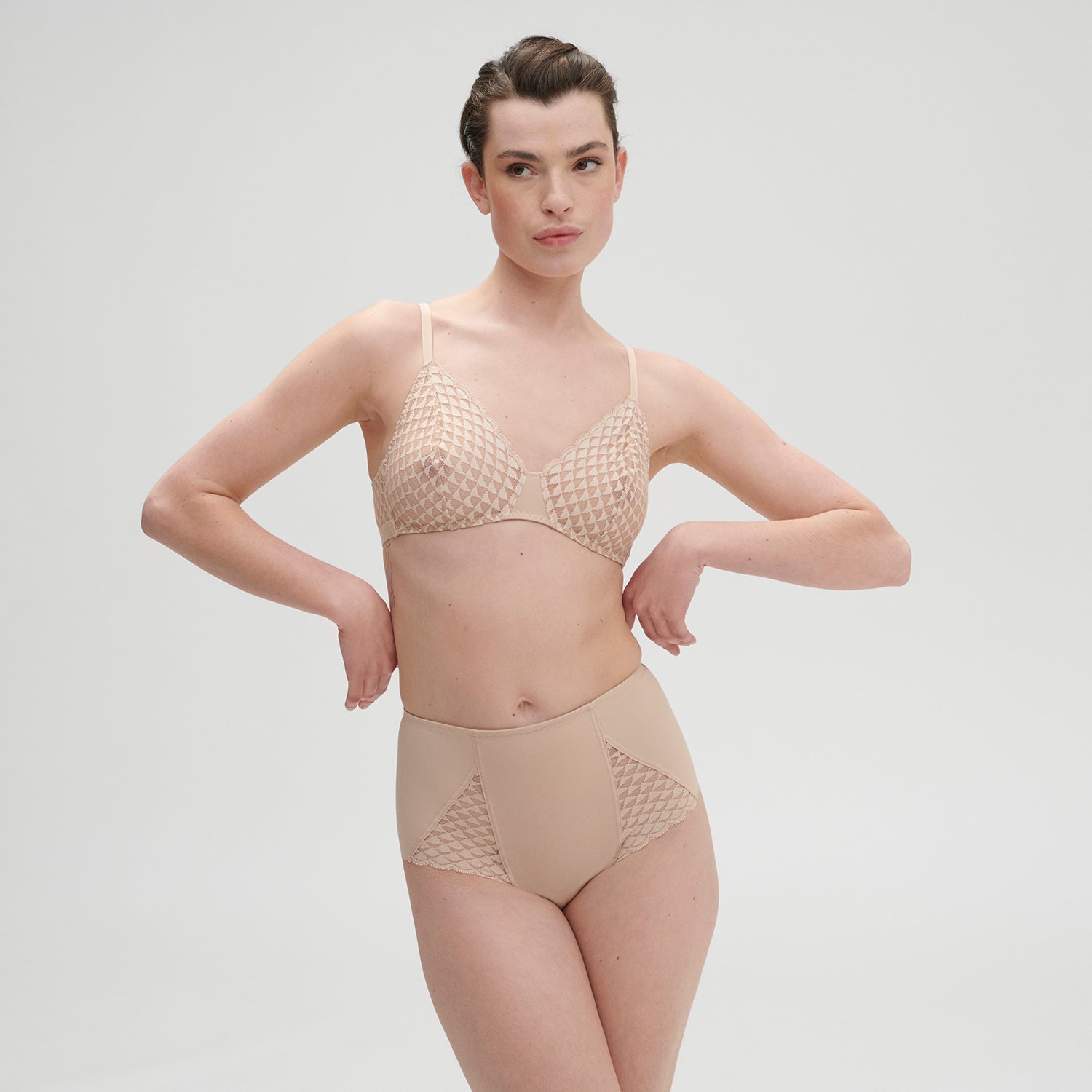 Simone Perele Control Brief - 19Y610