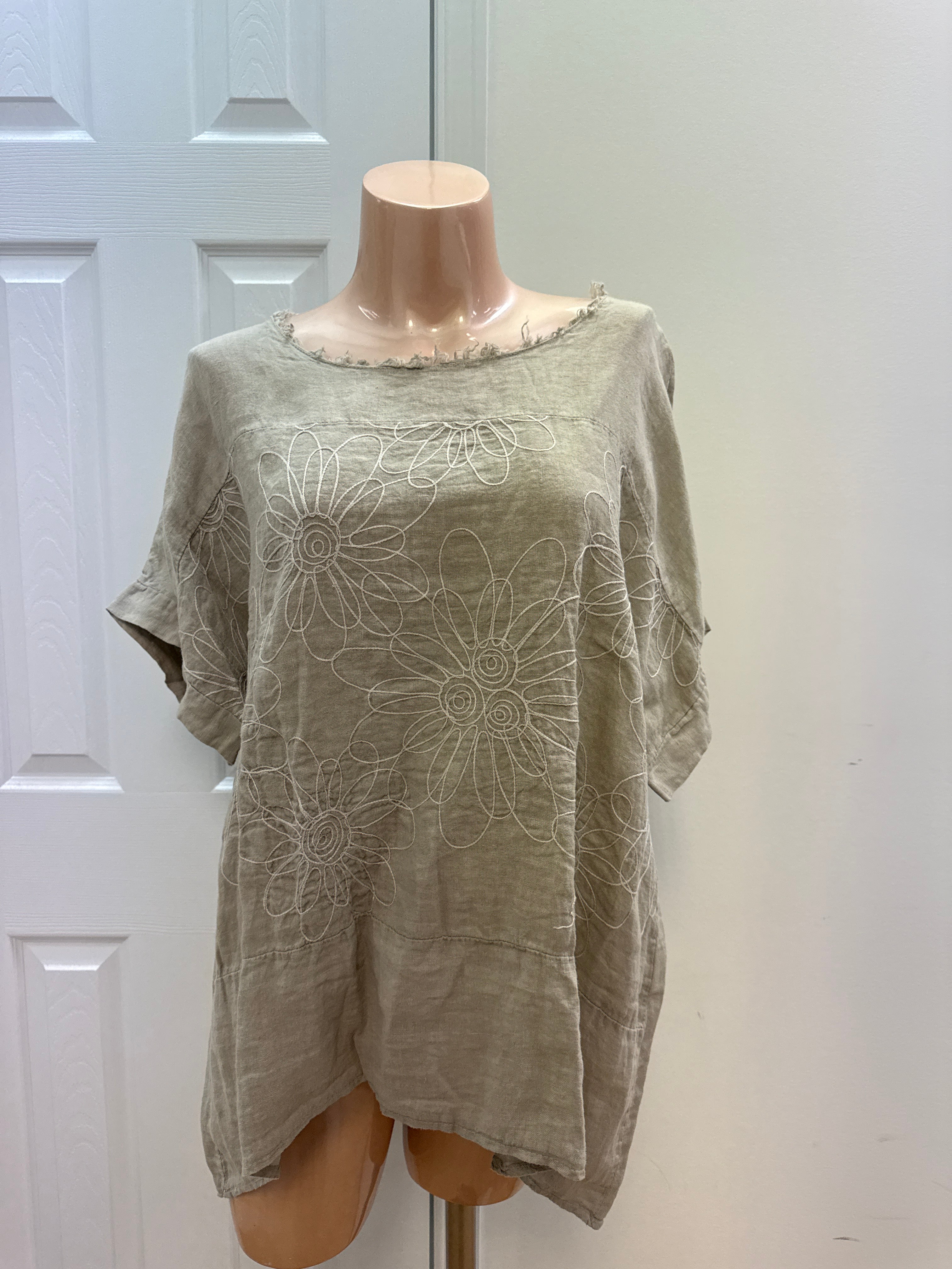 MC 7001 - Embroidered Flower Tunic Top
